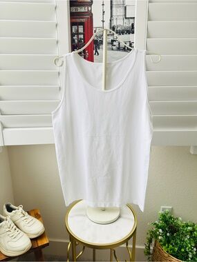 New York Laundry White Scoop Neck Tank Top